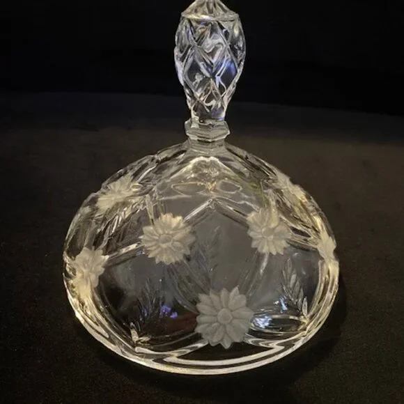 Flower Pattern Footed Candy Dish with Lid - Picture 4 of 4